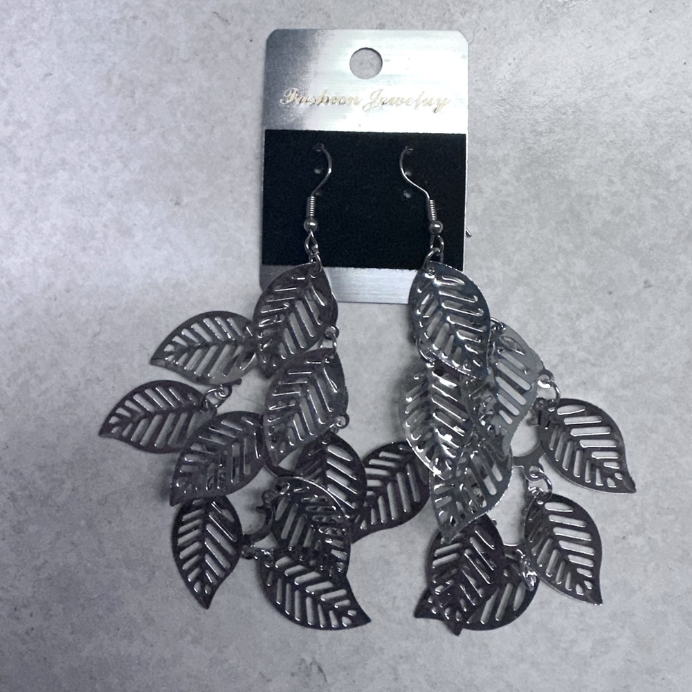 Silver leaf earrings.